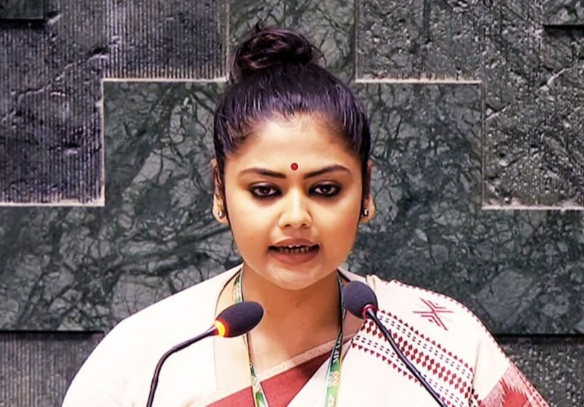 TMC Youth President Sayoni Ghosh Removed,Arnab Banerjee New Youth Chief