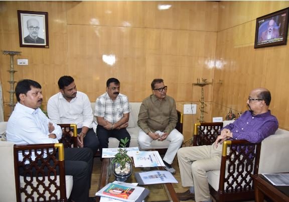 Subodh Singhania, Chairman of Asian News, paid a courtesy call on Governor Ramen Deka at Lok Bhavan
