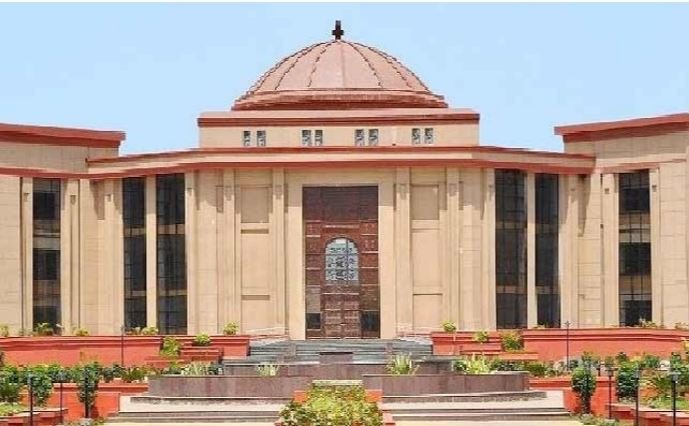 CG News: संविदा कर्मचारियों का तबादला भी वैध, यह सरकार का अधिकार: हाईकोर्ट