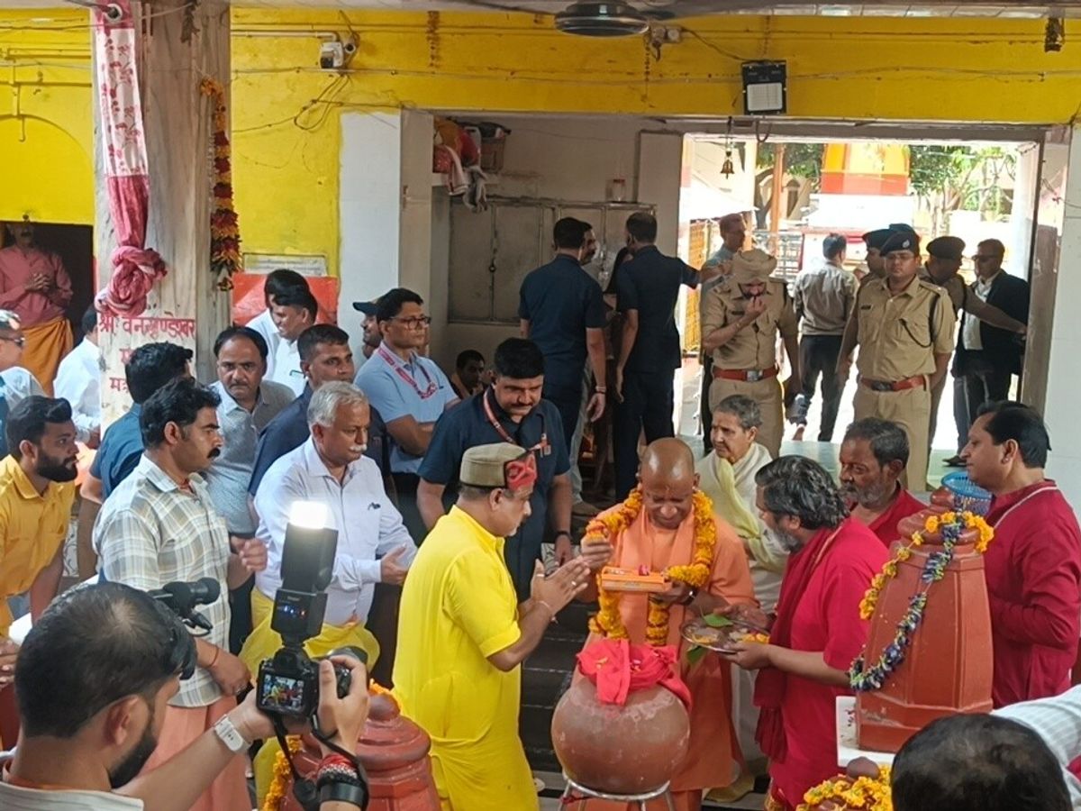 UP News : दतिया पहुंचे CM योगी आदित्यनाथ, मां पीतांबरा पीठ में की पूजा-अर्चना, देश-प्रदेश की सुख-समृद्धि की कामना की UP News : दतिया पहुंचे CM योगी आदित्यनाथ, मां पीतांबरा पीठ में की पूजा-अर्चना, देश-प्रदेश की सुख-समृद्धि की कामना की