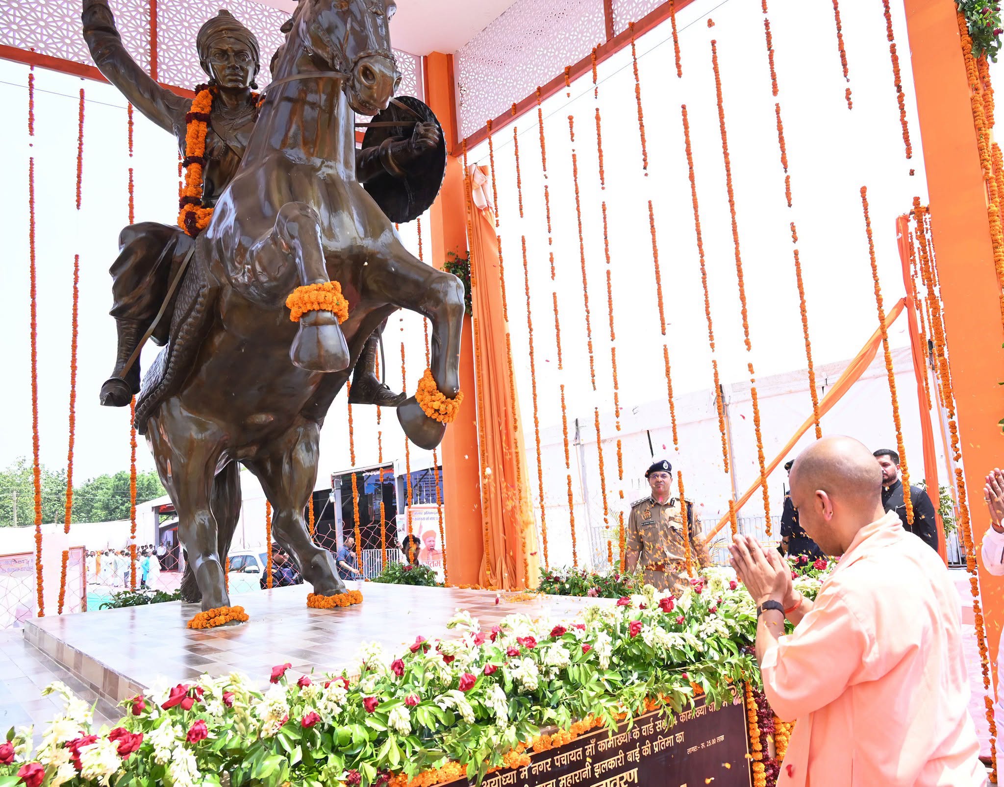 UP News : अयोध्या में वीरांगना झलकारी बाई की प्रतिमा का अनावरण : CM योगी ने शौर्य को किया नमन, वीरांगनाओं को बताया राष्ट्रभक्ति की सबसे बड़ी प्रेरणा