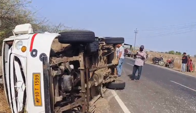 MP Accident: Engagement celebrations turn to mourning as tempo traveller collides with bike, mother and daughter die, 17 injured