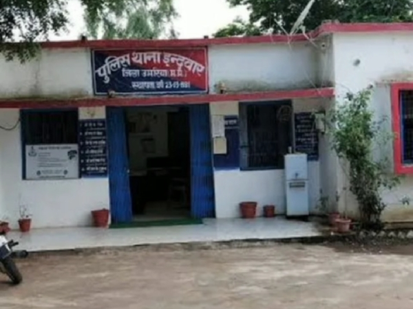 MP Crime: Blood-soaked body of woman found on dam bank, fear spreads due to suspicion of murder by crushing of head