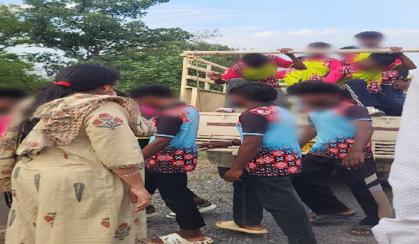 CG News: Minors spotted in a moving pickup truck; Commission Chairperson had the vehicle stopped and rescued six children.