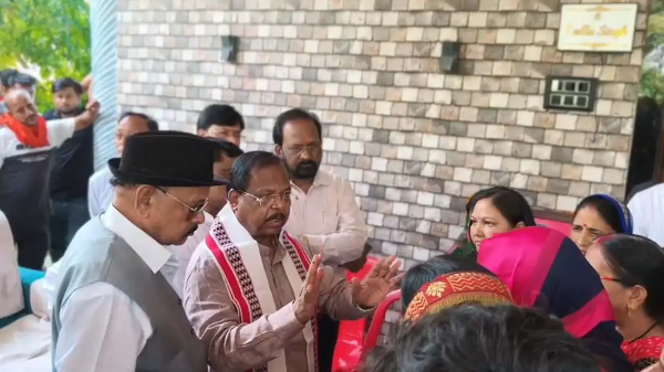 CG News: Minister Ramvichar Netam visited the home of the family of the Naugai murder victim; demands were raised for a CBI investigation and bulldozer action.