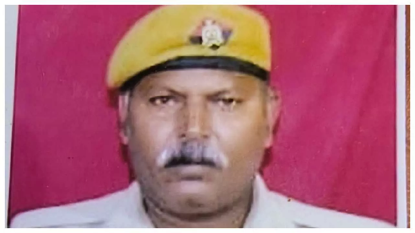 UP News: Mysterious death of a Home Guard jawan returning from duty; blood found oozing from his ear. Police investigating whether it was murder or an accident.