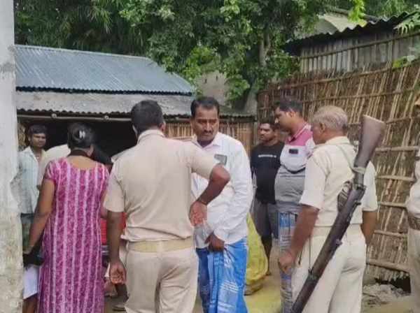 Bihar News: Elderly couple found hanging at home; daughter accuses brother of murder.