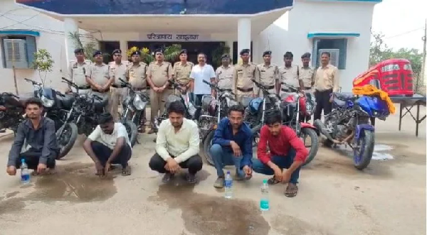 CG Crime: Inter-district vehicle theft gang busted, used master keys to commit crimes, 10 bikes and a tractor recovered.