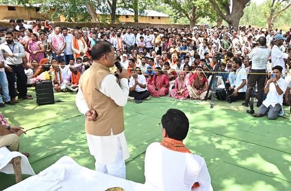 Sushasan Tihar 2026: Chief Minister's Chaupal held under a tree, Nimdha received four major development gifts, held direct dialogue with villagers