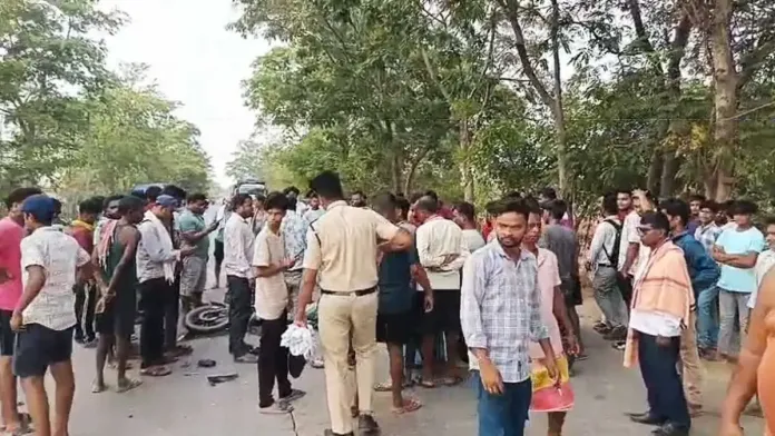 CG Accident: Brick-laden tractor hits bike, uncle-nephew killed, woman injured