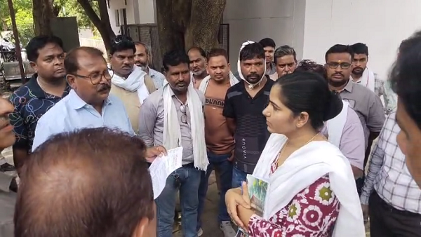 MP News: Rs 4.50 lakh looted in broad daylight in the vegetable market, a deadly attack on the trader for protesting