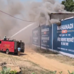 CG News: Fire breaks out at firecracker warehouse; Rampur shaken by continuous explosions; chaos ensues.
