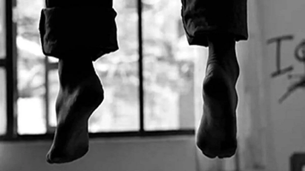 CG News: Days after his release from jail, former Congress leader found hanging in cowshed.