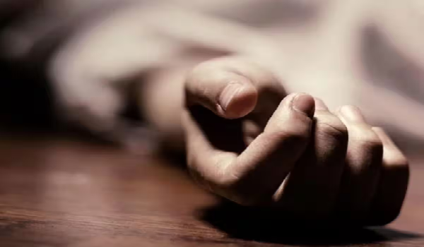 UP News: Two lives lost in the same house; husband takes his own life after shooting his wife.
