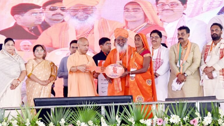 UP News : मुख्यमंत्री योगी आदित्यनाथ ने उन्नाव को दी बड़ी सौगात, 570 करोड़ की 101 विकास परियोजनाओं का किया लोकार्पण और शिलान्यास