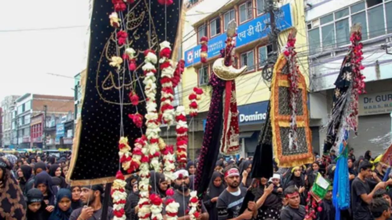 CG News : मोहर्रम पर आज निकलेगा मातमी जुलूस, यातायात पुलिस ने जारी की ट्रैफिक एडवाइजरी CG News : मोहर्रम पर आज निकलेगा मातमी जुलूस, यातायात पुलिस ने जारी की ट्रैफिक एडवाइजरी