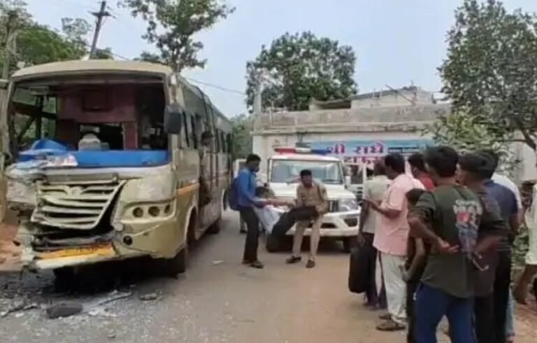 CG Accident: NH-49 पर ट्रक-बस सीधी भिड़ंत, 6 यात्री घायल, अस्पताल में भर्ती