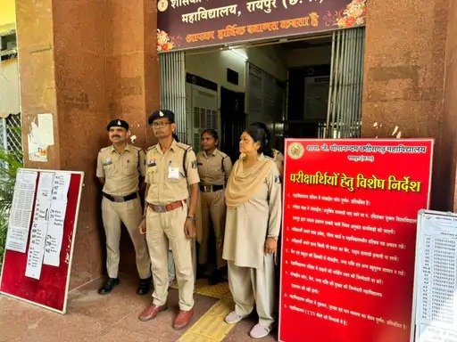 NEET UG 2026 Exam के लिए रायपुर के केंद्रों पर हुआ रिहर्सल, कलेक्टर डॉ. गौरव सिंह ने एग्जाम सेंटरों का निरीक्षण, 9 हजार से अधिक कैंडिडेंट होंगे शामिल