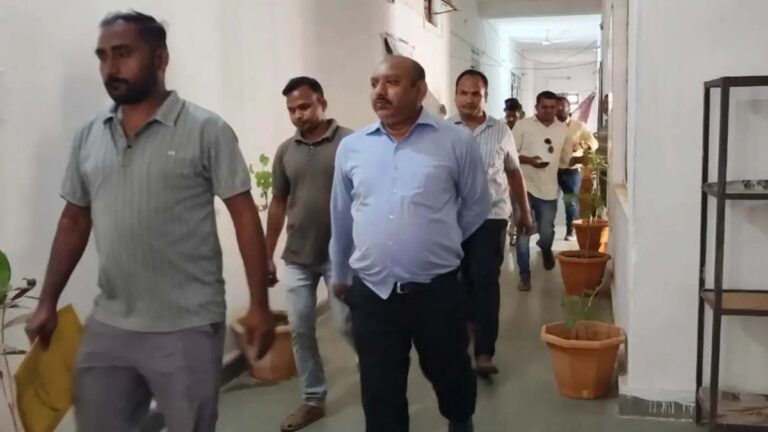 CG Bribery: 10 हजार रुपए की रिश्वत लेते तहसीलदार का रीडर गिरफ्तार, नामांतरण के लिए की थी पैसों की डिमांड