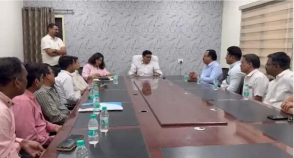 cg-news-tahsildars-strike-to-continue-talks-fail-stands-firm-arrest-bjp-mla