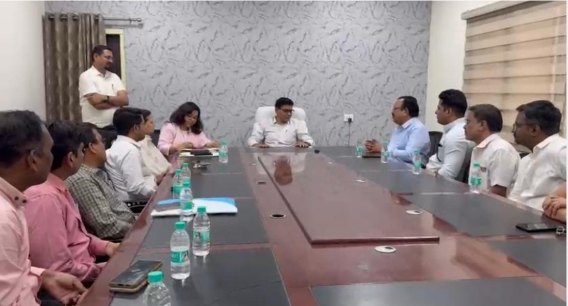 cg-news-tahsildars-strike-to-continue-talks-fail-stands-firm-arrest-bjp-mla cg-news-tahsildars-strike-to-continue-talks-fail-stands-firm-arrest-bjp-mla