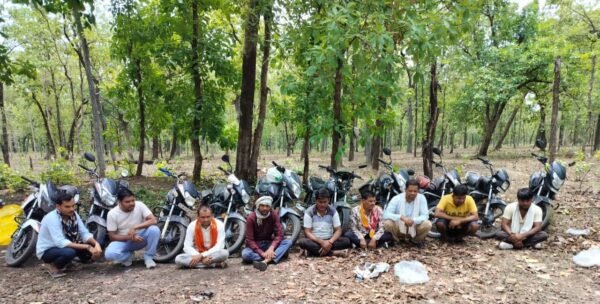 CG News: Police raid gambling den in the forest; 9 gamblers arrested, assets worth lakhs seized.