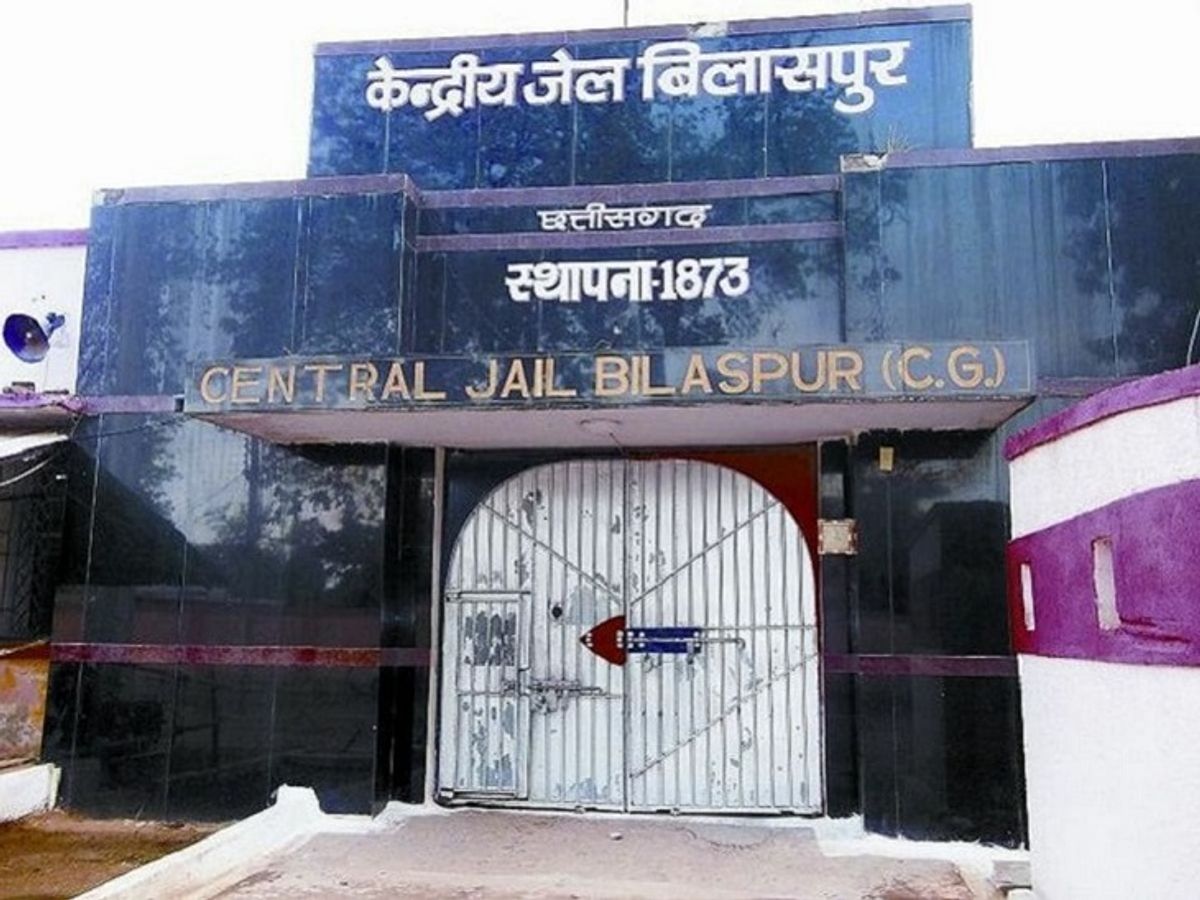 CG Crime : सेंट्रल जेल में कैदी ने स्लैब से कुचलकर ली बंदी की जान, सुरक्षा व्यवस्था पर उठे सवाल