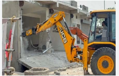 CG News: Bulldozer action, Zila Panchayat member Razzaq Ali, BJP leader Shivbalak Singh Tomar, Korba
