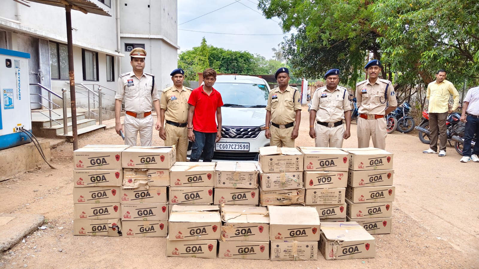 CG News : उजियारा अभियान में बड़ी कार्रवाई, 10 लाख की अवैध शराब और कार के साथ तस्कर गिरफ्तार