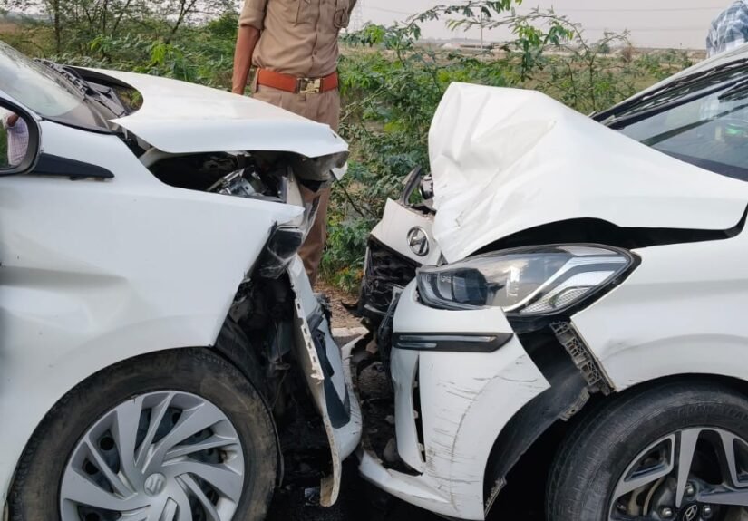 UP Accident: 4 dead, 3 injured in head-on collision between two cars.