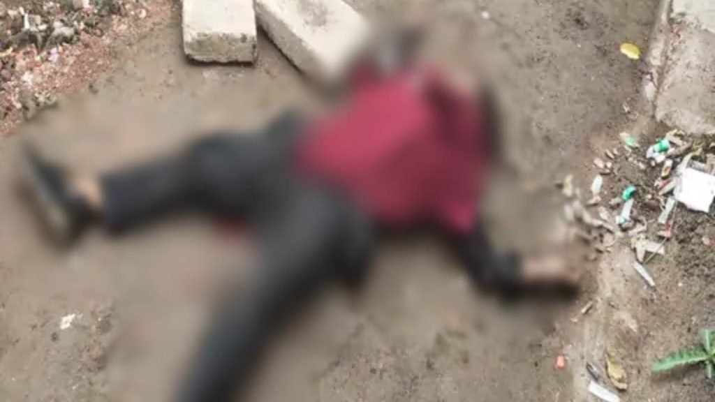 CG Crime: Blood-stained body found in the street; suspected murder by crushing with stones; police investigating.