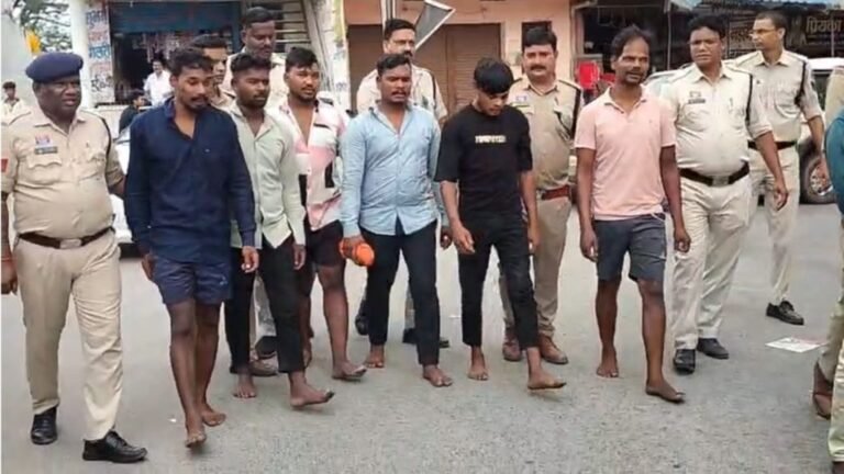 CG News: Major police action in Surajpur; 8 accused arrested for attacking the Dial 112 team; a procession was taken out.