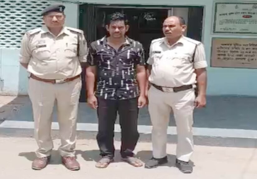 CG News: Fraud under the guise of the uniform; police constable arrested for swindling lakhs by promising recruitment as a constable.