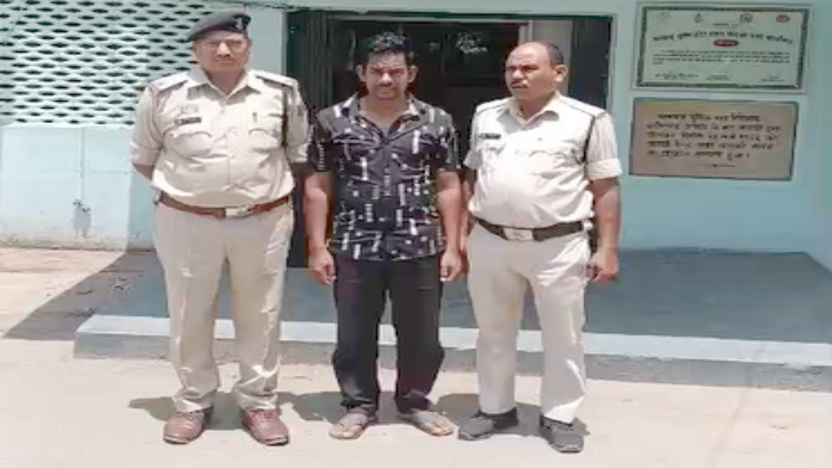 CG News: Fraud under the guise of the uniform; police constable arrested for swindling lakhs by promising recruitment as a constable.
