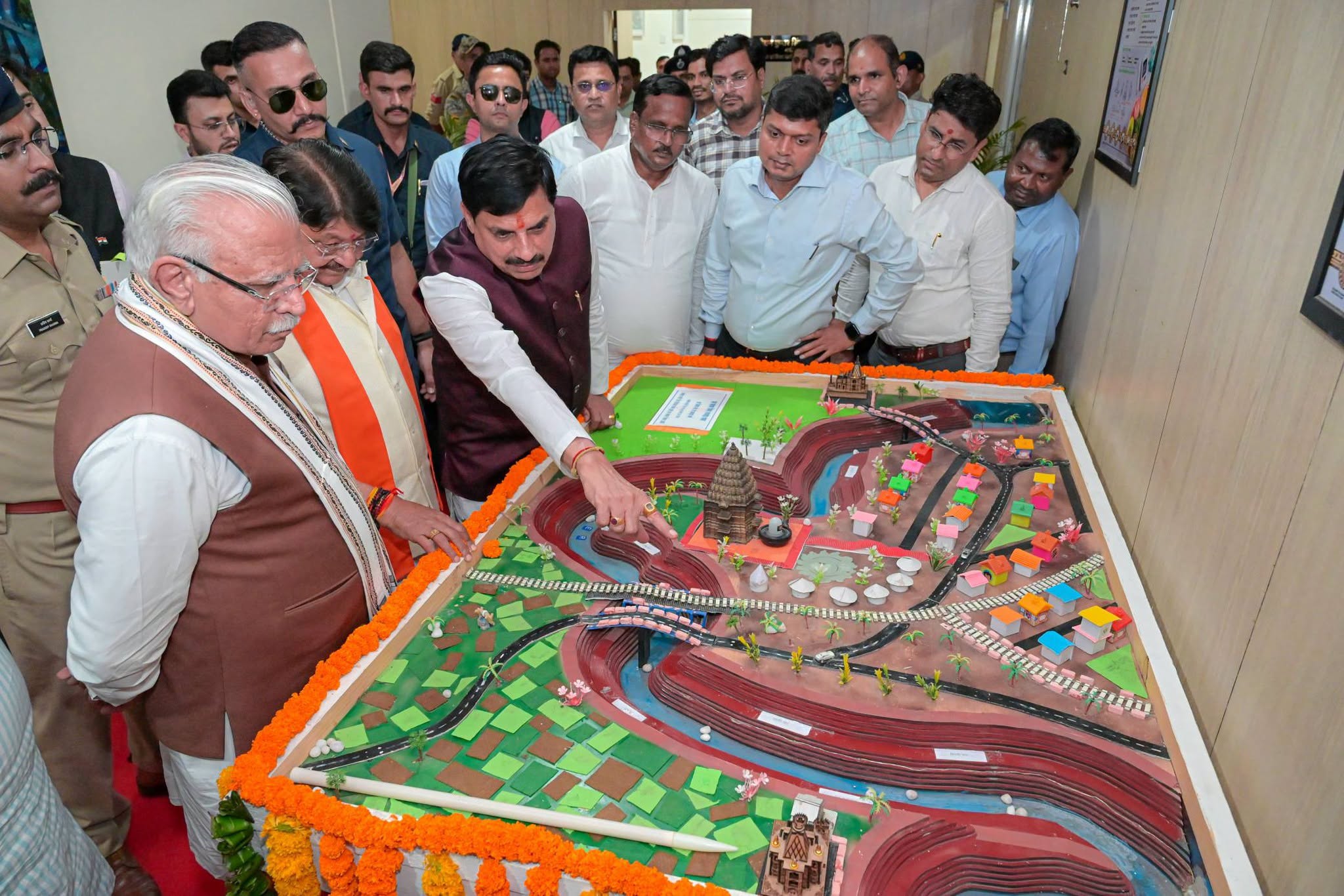MP News : इंदौर-उज्जैन ग्रीन फील्ड कॉरिडोर का भूमिपूजन : CM डॉ. मोहन यादव और मनोहर लाल खट्टर ने किया शिलान्यास, प्रोजेक्ट के लिए 2935.15 करोड़ रुपये स्वीकृत