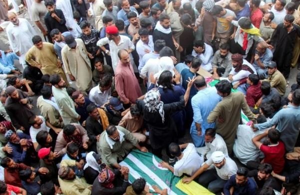 pok-clashes-pakistani-rangers-protesters-rawalakot-violence-27-dead-70-injured