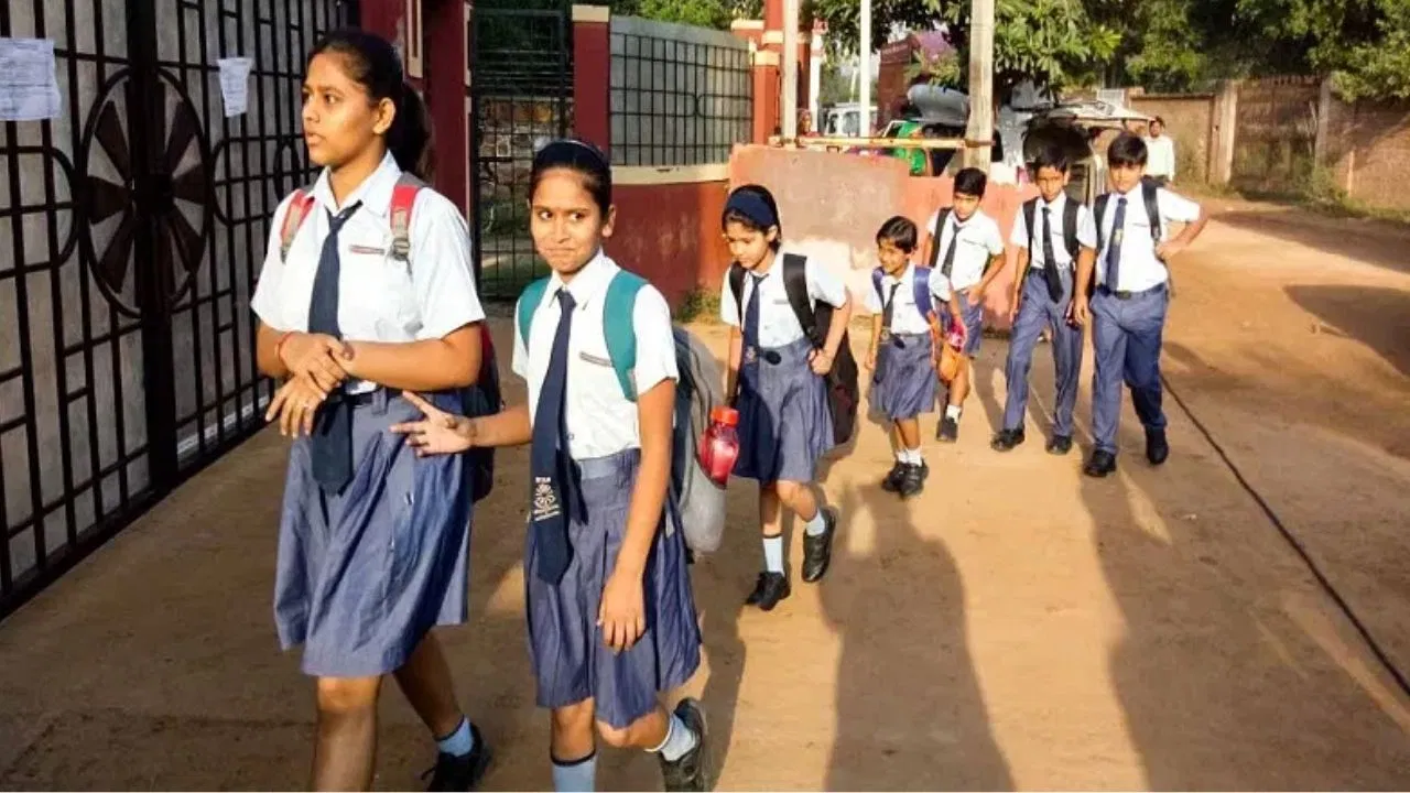 UP News : यूपी में समर वेकेशन का नया आदेश जारी, इस दिन से खुलेंगे स्कूल