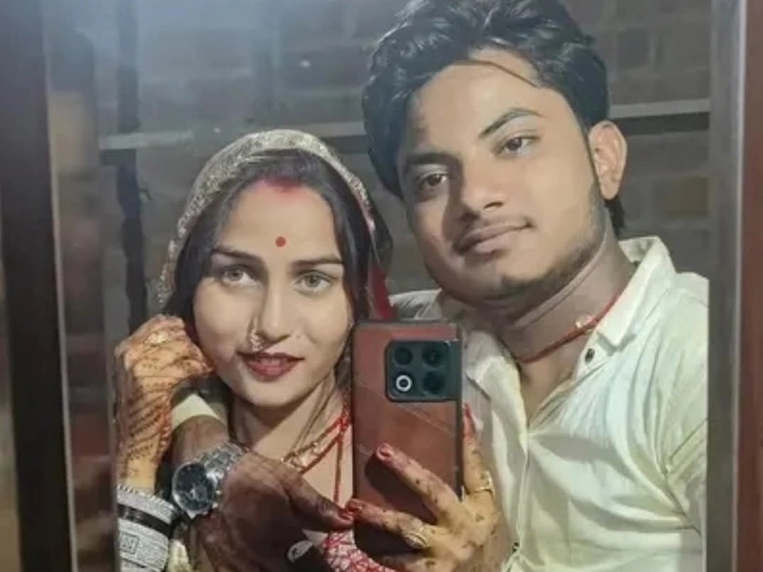MP News : 15 महीने पहले बंधे थे शादी के बंधन में, अब एक साथ फंदे पर लटके मिले पति-पत्नी की लाशें MP News : 15 महीने पहले बंधे थे शादी के बंधन में, अब एक साथ फंदे पर लटके मिले पति-पत्नी की लाशें
