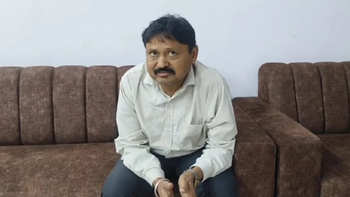 CG News: Assistant Grade-2 employee arrested for accepting a bribe of ₹10,000 in exchange for releasing PF funds.