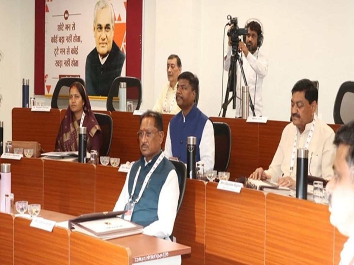 CG News: सुशासन का पाठ सीखने कल IIM में लगेगी मंत्रियों की क्लास, दो दिवसीय चिंतन शिविर में तकनीकी नवाचार और विकास पर होगी चर्चा
