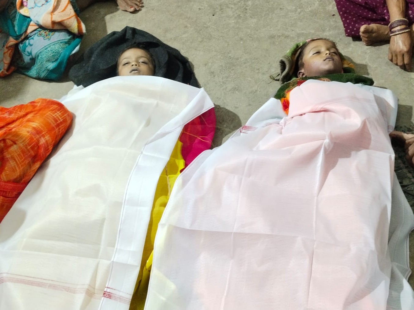 CG News : पानी से भरे गहरे गड्ढे में डूबे मासूम भाई-बहन, गांव में पसरा मातम