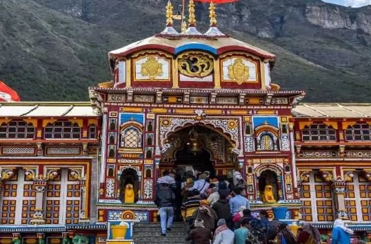 Badrinath Donation Controversy: अयोध्या के बाद अब बद्रीनाथ मंदिर में चढ़ावा चोरी, मंदिर समिति का कर्मचारी गिरफ्तार, जानें पूरा मामला