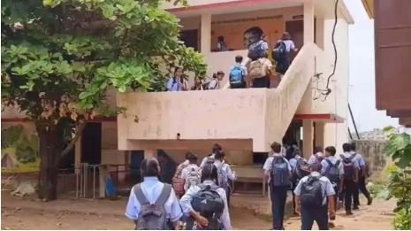 Bhilai–Atmanand School: आत्मानंद स्कूल में अजीब वाकया, चीखने-चिल्लाने लगीं छात्राएं, बेहोश हुईं, 3 दिन में 8 केस, काउंसलिंग के लिए पहुंची साइकोलॉजिकल टीम