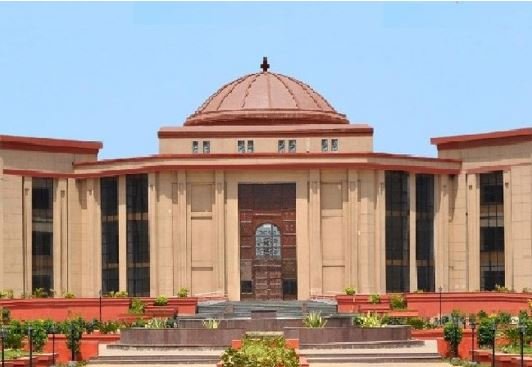 CG News: आंधी में पेड़ से गिरकर मौत भी प्राकृतिक आपदा, हाईकोर्ट ने पलटा राजस्व विभाग का आदेश , 4 लाख मुआवजा देने का आदेश