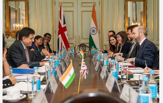 India-UK Free Trade Agreement: केंद्रीय वाणिज्य और उद्योग मंत्री ने सुनाई खुशखबरी, 24 घंटे बाद लागू हो जाएगा भारत-ब्रिटेन फ़्री ट्रेड एग्रीमेंट, जानें क्या होगा लाभ