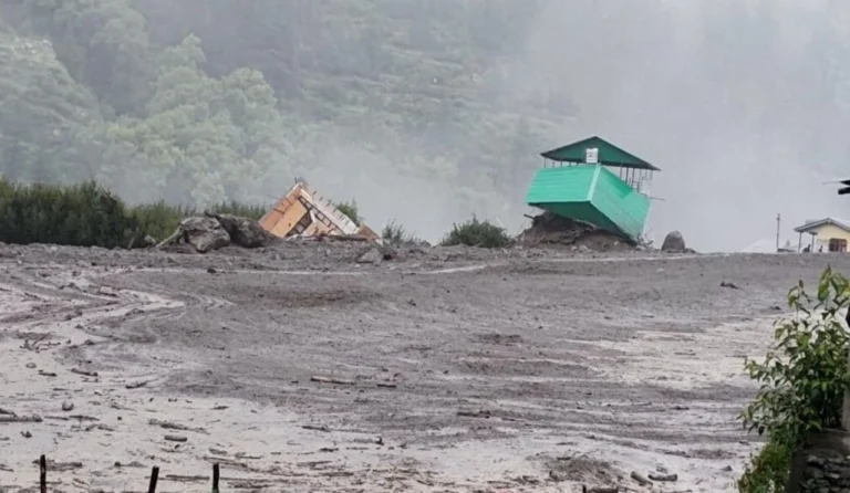 Kashmir Anantnag Cloudburst: अनंतनाग में बादल फटने से भारी तबाही, कई होटल और घर डूबे, प्रशासन अलर्ट मोड पर, राहत कार्य जारी
