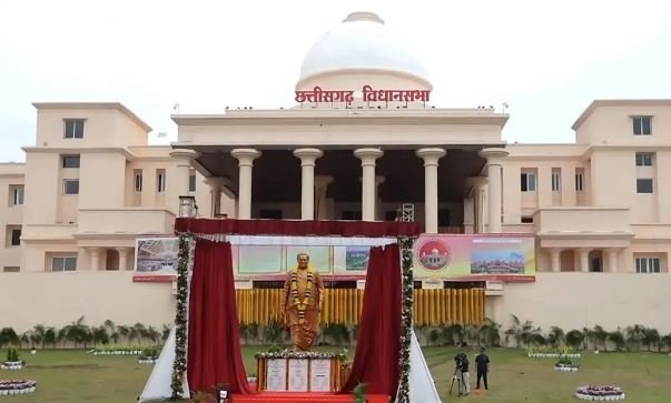 CAG Report 2026: राज्य की वित्तीय स्थिति संतोषजनक, पर बढ़ा कर्ज, कैग की रिपोर्ट विधानसभा में पेश