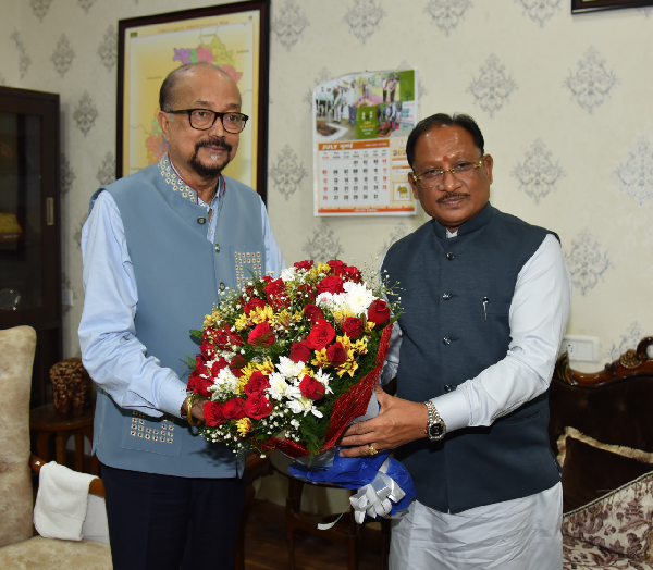 CG News: Chief Minister Sai pays a courtesy call on Governor Deka, discusses Chhattisgarh Assembly monsoon session.