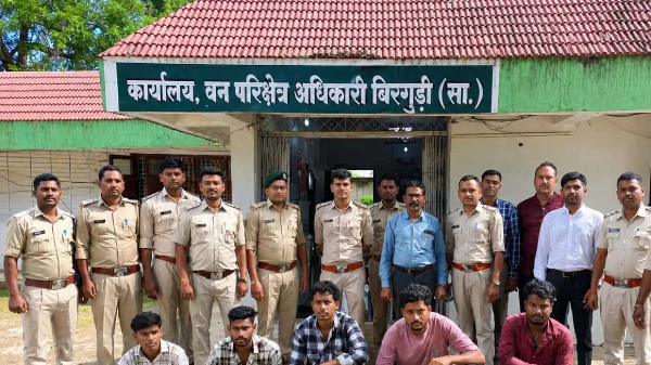 CG News: Snake and monitor lizard hunted and cooked; video went viral; 6 accused arrested.