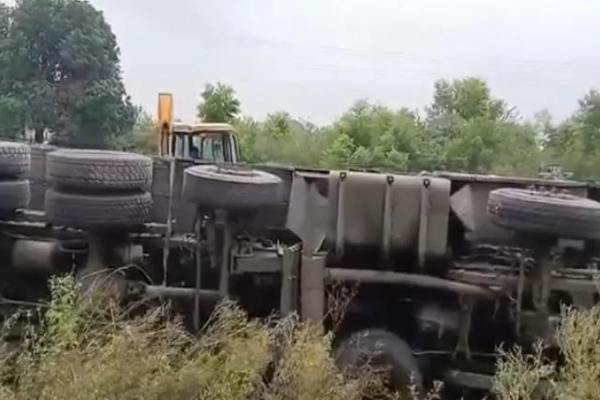 UP Accident: Truck loaded with iron rods overturns after losing control; three dead, including two brothers.